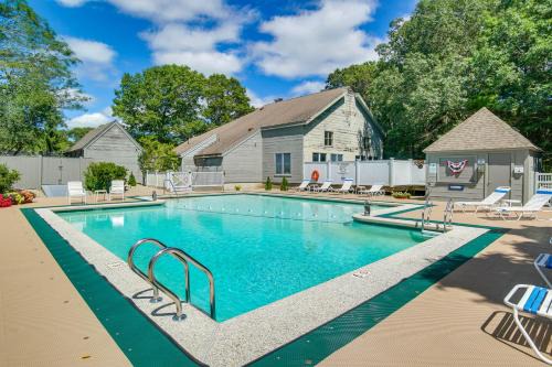 Mews Village Apartment | 5 Mi to Mashpee Commons Coastal Mashpee Condo
