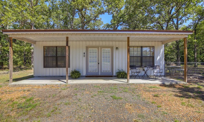 Sardis Cabin | 5 Mi to Sardis Lake: Pet-Friendly Cabin Rental