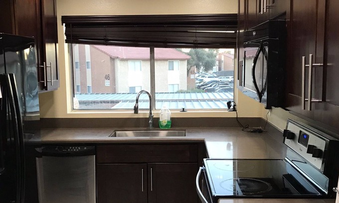 Chinatown Condo | .5 miles away to Las Vegas Blvd strip.
