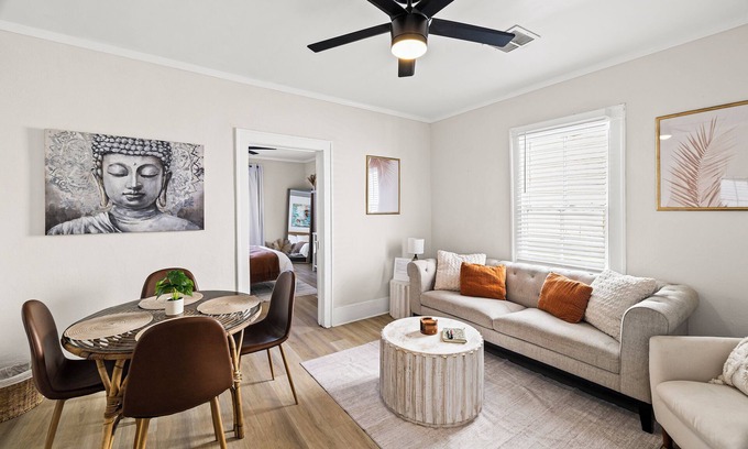 Cuyler - Brownsville Apartment | 5 Min Drive to Downtown! Modern 2BR in Savannah!