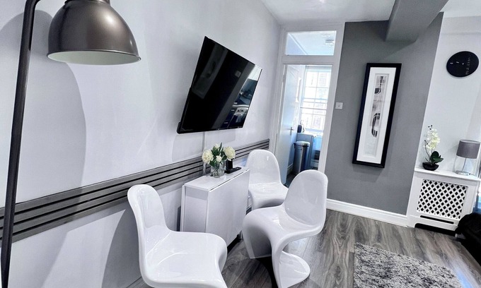 Bryanston and Dorset Square Apartment | 5 min to Hyde Park! Family-sized condo with washer/dryer & free wi-fi