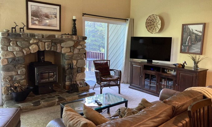 Ketchum Condo | 5 min walk to Baldy/Private Ski Locker, Steps to Bike/XC Path, Hot Tub & Pool