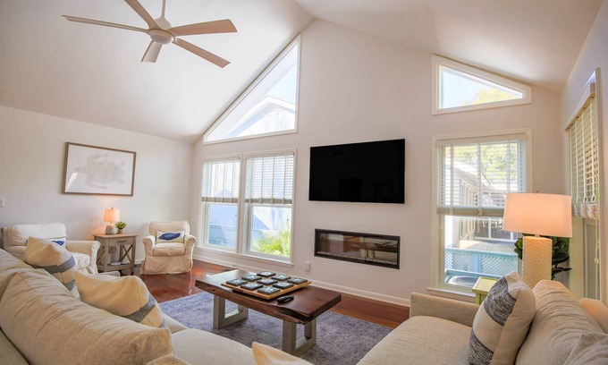 Isle of Palms House | 5 Min. Walk to Beach! Happy & Playful Beach Retreat w/Renovated, Top of the Line Kitchen & Sunroom