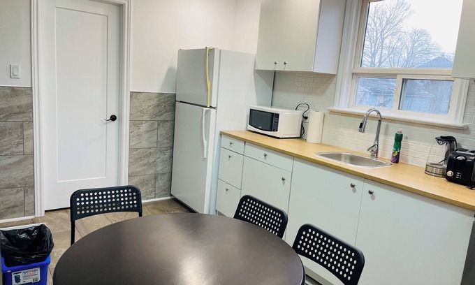 Niagara Falls House | 5 min walk to Clifton, Casino & FALLS
