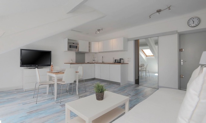 Cannes City Centre Apartment | 5 min walk to the sea, the Croisette and the Palais des Festivals