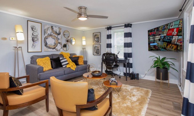 Mebane Apartment | 5 mins fr Downtown Mebane + Parking
