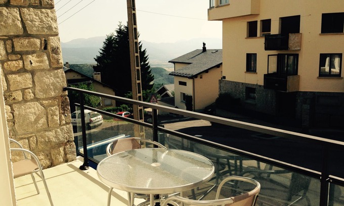 Font-Romeu-Odeillo-Via Apartment | 5-minute walk from the gondolas, bright T3, sleeps 8, free wifi.