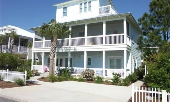 Gulf Mist House | 5 MINUTE WALK TO BEACH - Community Pool - Backyard Patio - Bonus TV Room