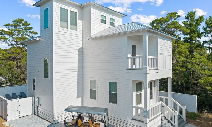 Santa Rosa Beach House | 5 minute walk to Beach - Pool - Families! Bikes!