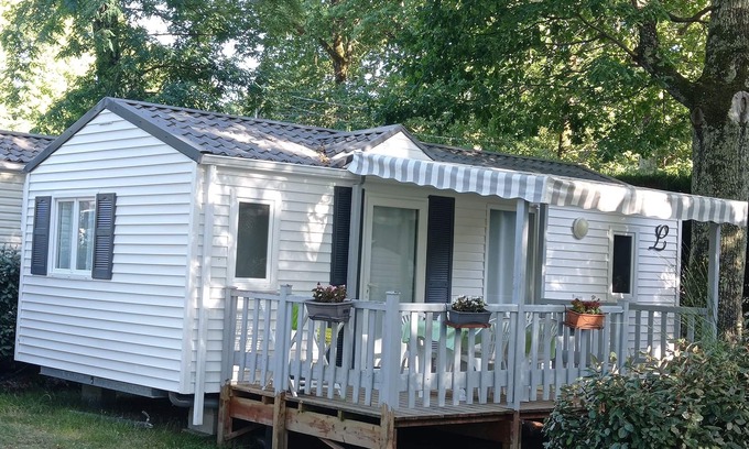Saint-Augustin House | 5 minutes from the beach! Spacious mobile home with covered terrace