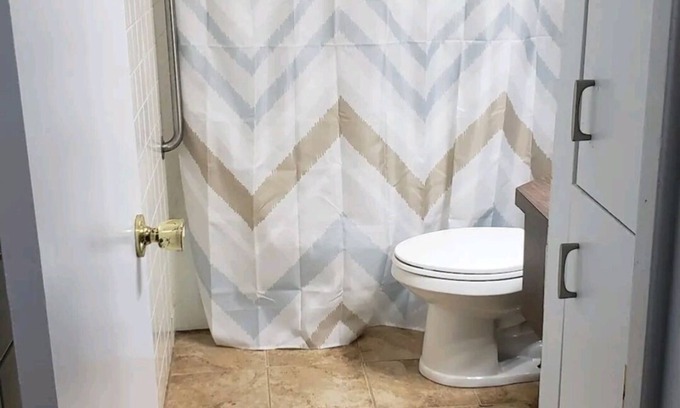 Lubbock House | 5 minutes from Tech/UMC/book a quaint 3 bedroom home w/wifi and laundry