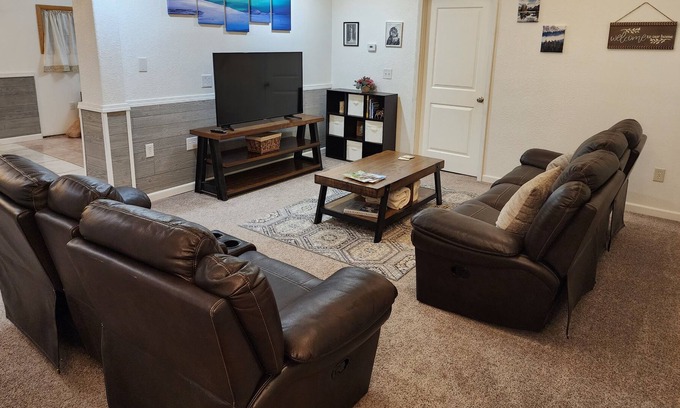 Moose Creek Apartment | 5 minutes to Eielson, 10 to North Pole, 2bdrm apt, 10ft ceilings, sleeps 4 to 6.