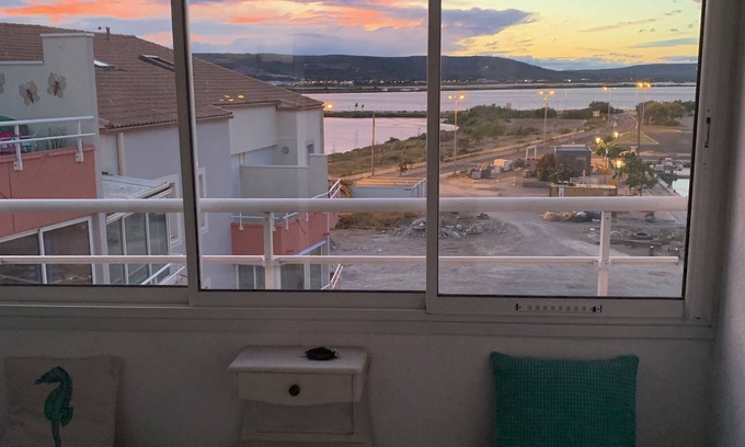 Frontignan Apartment | 5 mns walk from the beach with beautiful view of the port and ponds