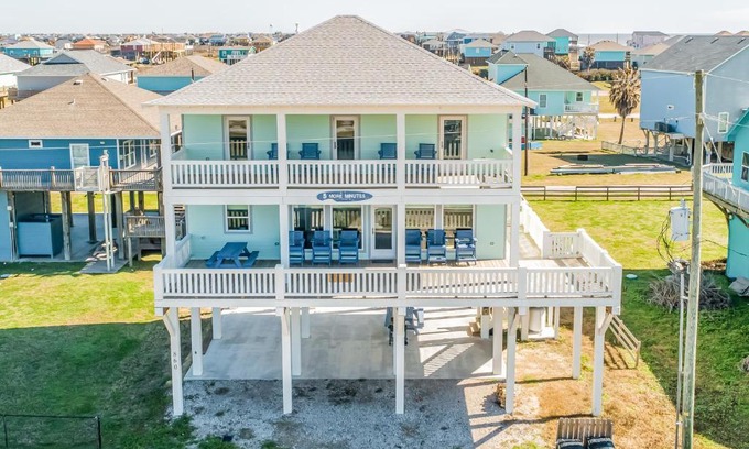 Crystal Beach House | 5 More Minutes