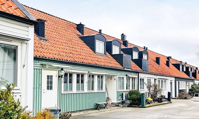 Vastra Frolunda House | 5 person holiday home in Vestre Frölunda