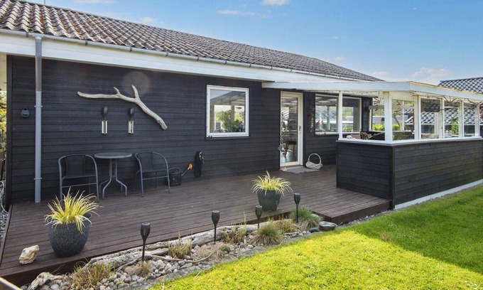 Pøt Strandby House | 5 person holiday home in Juelsminde-By Traum