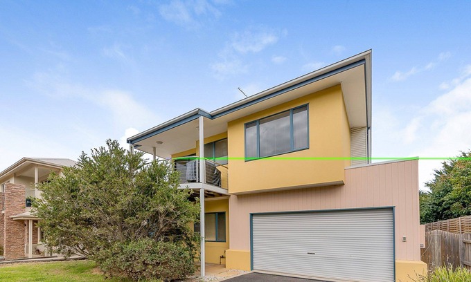 Smiths Beach House | 5 Salmon Row, What a position, so close to Smiths Beach!
