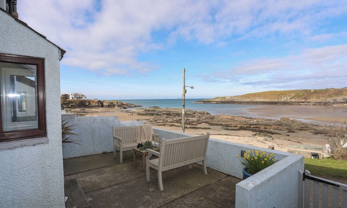 Cemaes Bay Cottage | 5 SEA VIEW STREET, family friendly, with open fire in Cemaes Bay