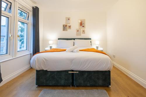 Cambridge Villa | 5- Spacious Bedroom Orchard Haven