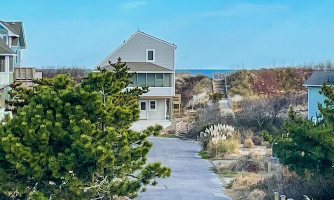 Ocean Sands House | 5 star-2 Min Walk to the Beach-Ocean View-Heated Pool-Hottub-Modern