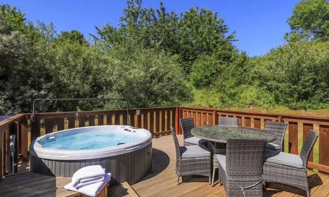 Winchester Cabin | 5 star, award winning Scandinavian Lodge with luxurious hot tub