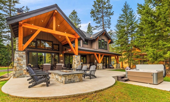 Cle Elum House | 5 Star Fairway Luxury + Seasonal Surprise