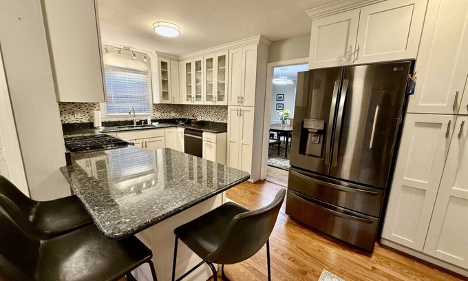 Green Valley House | 5 star family friendly retreat! Fenced backyard, pet friendly escape for guests.