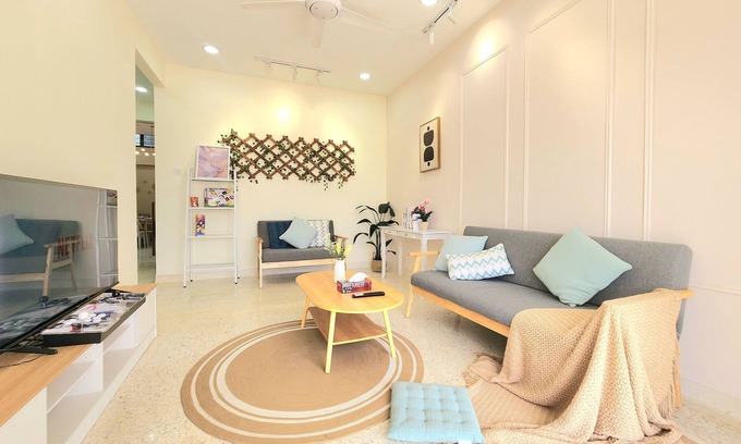 Petaling Jaya House | 5 Star Landed Home Petaling Jaya Seksyen 17, 4-bedroom house with AC and WiFi