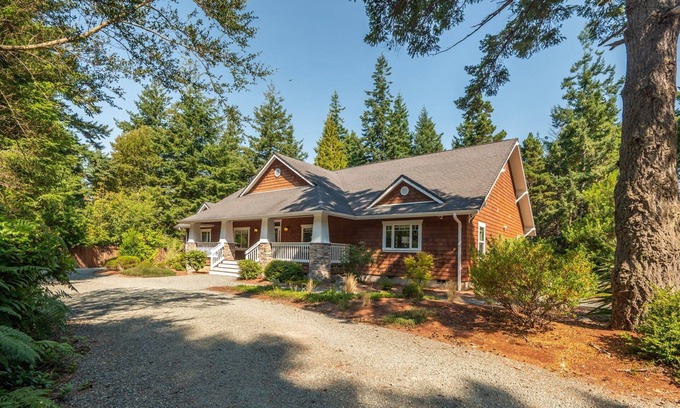 Bandon House | 5-Star Luxury, 4 Masters with 2 Queen Beds each, Pool Table, Putting Green