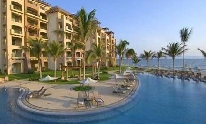 Flamingos Condo | 5 Star Luxury at Estancia 2BR/2.5 BA - Best Resort in Neuvo