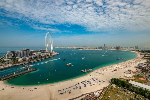 Dubai Marina Apartment | 5 star serviced apartment with beach access in the heart of Dubai Marina Free welcome gift box upon arrival