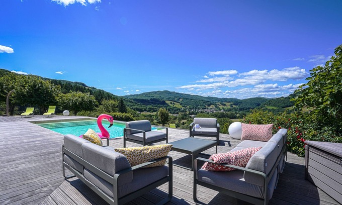 Sainte-Eulalie-d'Olt Villa | 5-star villa with heated pool and panoramic view Gîte Exception Aveyron