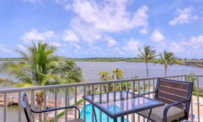 St. Petersburg - Clearwater Condo | 5-Star Waterfront Condo with amazing reviews! Mins to Beach! Great location!