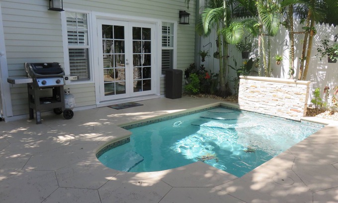 Bahama Village House | 5 STAR yet low rates. 3 BR + 1 BR cottage, private pool, close to Duval.
