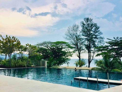 Batu Ferringhi Apartment | 5 Stars Seafront Suite By The Sea 日落无敌全海景 5星 酒店等级