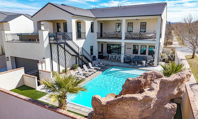 Hurricane House | 5 Suites, Private Pool, 2 Hot Tubs for 19, 2 Fire Pits, 2 Fridges Sleeps 30