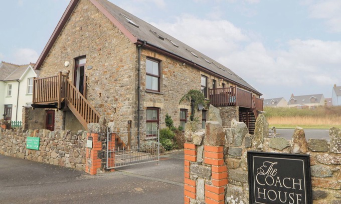 Little Haven Cottage | 5 THE COACH HOUSE, family friendly in Broad Haven