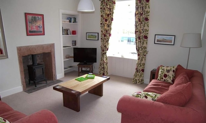 Lockerbie Cottage | 5 The Village - a cottage that sleeps 4 guests in 2 bedrooms