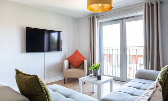 Queens Quarter Apartment | 5* Ultra Luxury, Great Views, Underground Parking