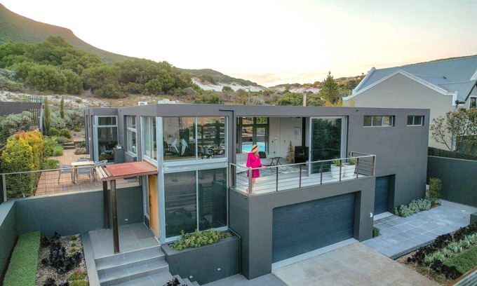 Hout Bay House | 5* vacation home in Cape Town with solar energy and service included