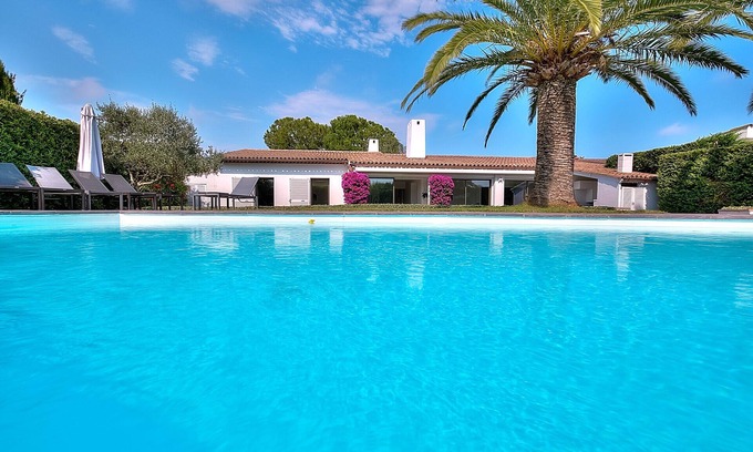 Villeneuve-Loubet Villa | 5* villa with private pool on prestigious estate