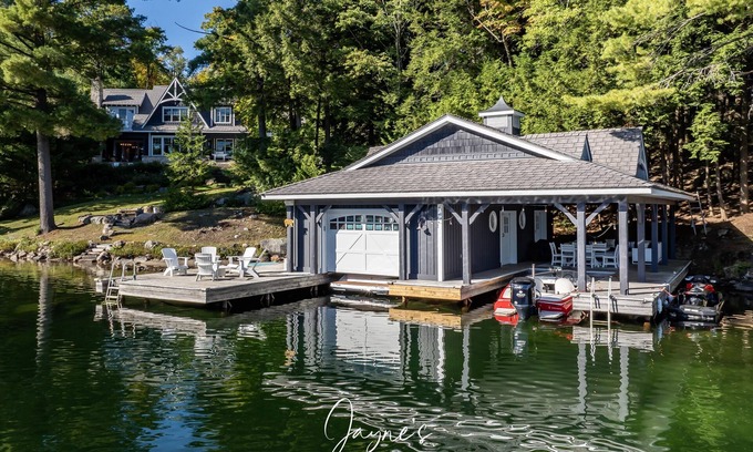 Seguin Cottage | 5-year old, Luxury Build on Joe! Immaculate Main + Guest Cottage! Tennis!