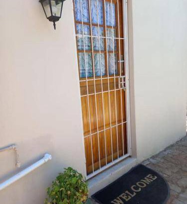 Graaff-Reinet Apartment | 50 m² Apartment ∙ 1 bedroom ∙ 4 guests