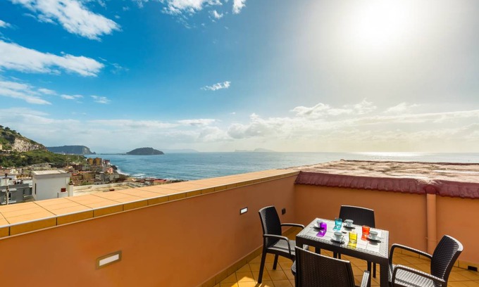 Pozzuoli Apartment | 50 m² Apartment ∙ 1 bedroom ∙ 4 guests