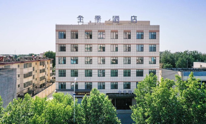 Linqing Hotel | 50 m² Hotel ∙ 3 bedrooms ∙ 3 guests