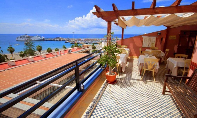 Los Cristianos Hotel | 50 m² Hotel ∙ 10 guests