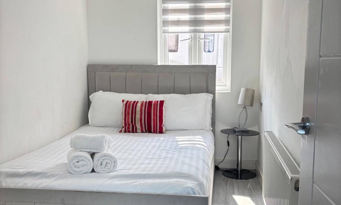 Lacey Green House | 50 m² House ∙ 2 bedrooms ∙ 5 guests