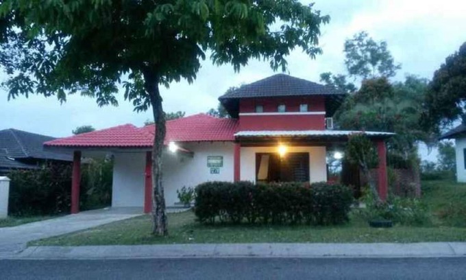 Alor Gajah Resort | 50 m² Resort ∙ 6 bedrooms ∙ 20 guests