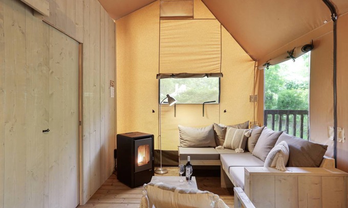 Huizen Other | 50 m² Tent ∙ 3 bedrooms ∙ 8 guests