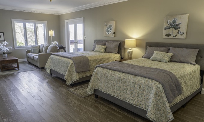 Summerlee House | 50 mile views into NR Gorge, recently renovated, 6000 sq ft